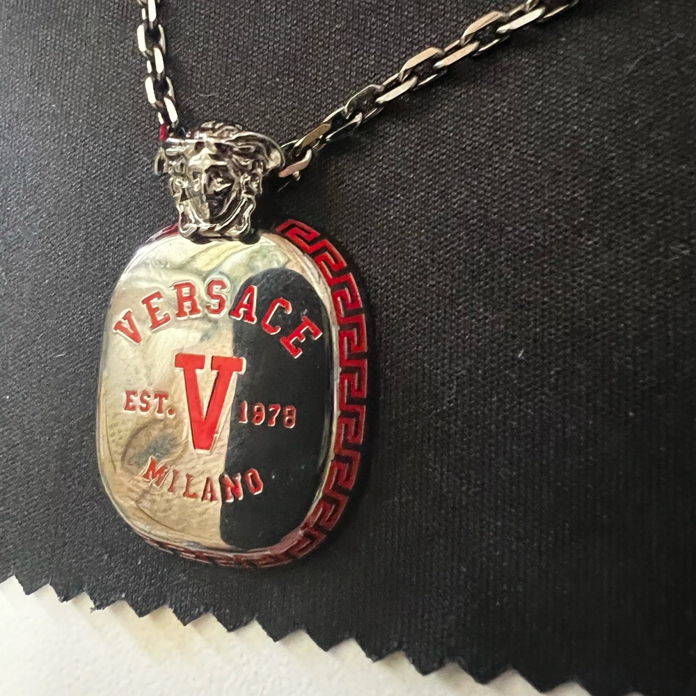 Versace necklace - Picture 3 of 5